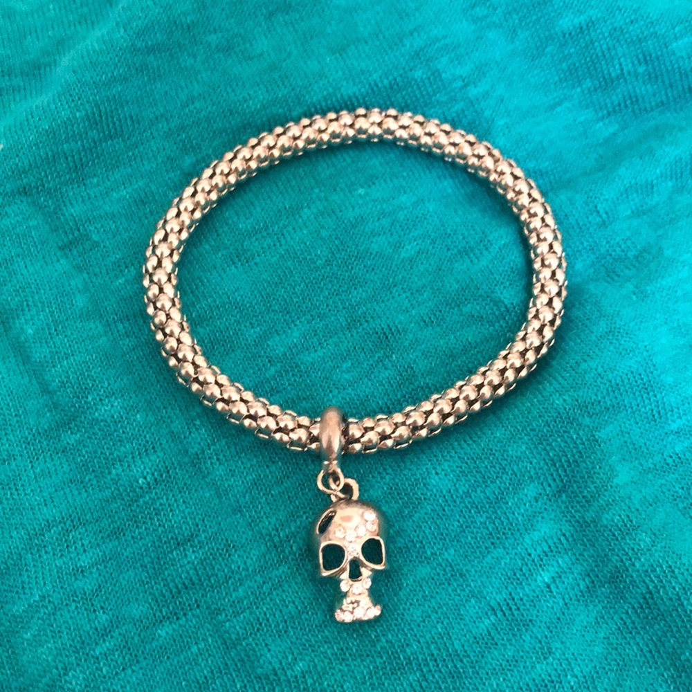 💀Silver stretchy bracelet with Bling Skull 💀